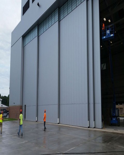 Hangar kapısı